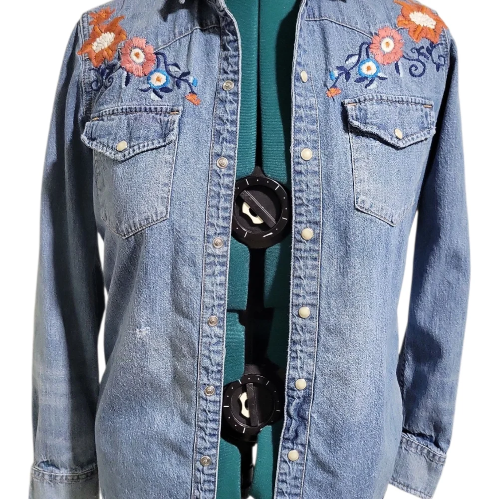 Lucky Brand Women's Embroidered Western Denim Pearl Snap Shirt Size S Distressed - Picture 4 of 16